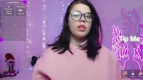 Snapshot of eliss_mystery chatting on 12-16-25, 07:24 Eliss online show from 12-16-25, 07:24