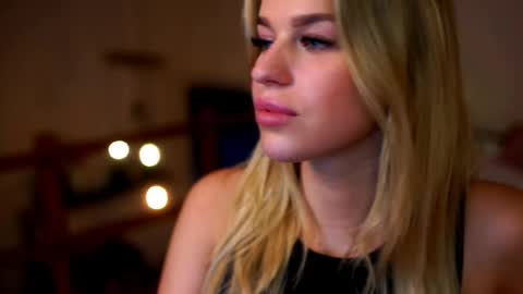 Sunflower  online show from 09-26-25, 02:43