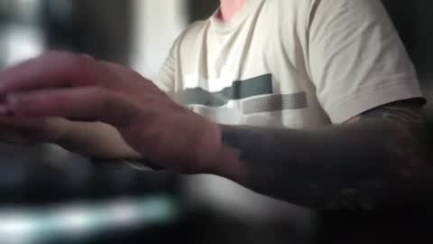 Snapshot of elitegangster24 chatting on 07-25-26, 07:22 elitegangster24 online show from 07-25-26, 07:22
