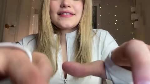 Stephanie online show from 01-17-26, 04:54