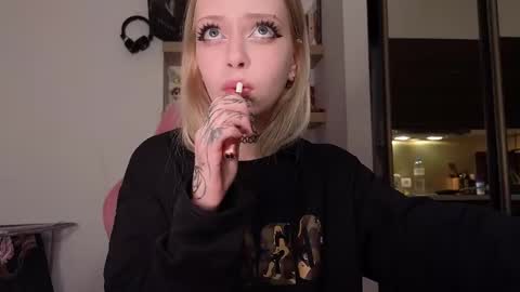 Elizabeth online show from 03-11-26, 06:36