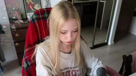 Snapshot of eliza_sadcat chatting on 04-28-26, 10:31 Elizabeth online show from 04-28-26, 10:31