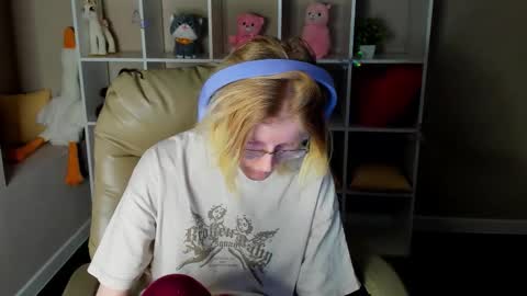 Elizabeth online show from 12-18-25, 01:33