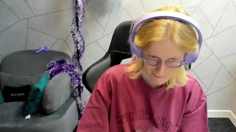 Elizabeth online show from 12-23-25, 01:14