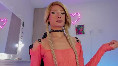 Snapshot of elizabeth_jones_01 chatting on 11-13-25, 10:14 Eli online show from 11-13-25, 10:14