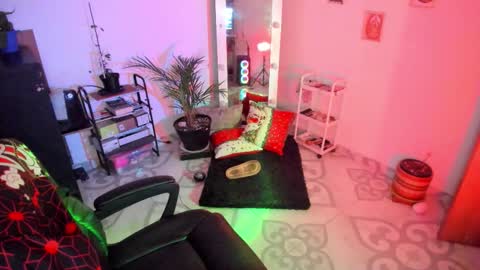 Snapshot of elizabeth_martinez98 chatting on 11-27-25, 10:45 Elizabeth Martinez online show from 11-27-25, 10:45