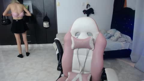  Elizabeth  online show from 11-08-25, 02:01