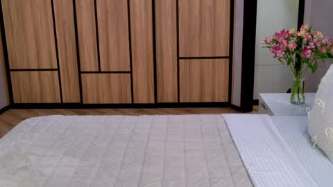 Elizabeth online show from 04-13-26, 04:07