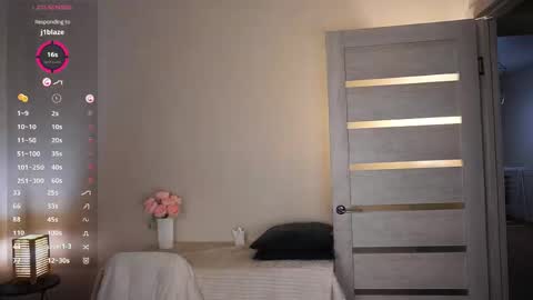 Snapshot of elizabethennals chatting on 04-19-26, 06:32 Elizabeth online show from 04-19-26, 06:32