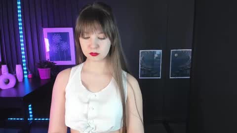 Snapshot of elizamild chatting on 03-11-25, 01:12 Eliza online show from 03-11-25, 01:12