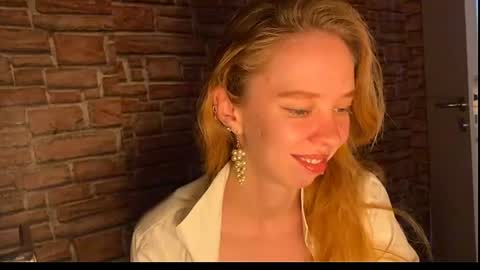 Snapshot of elizastorm chatting on 07-09-26, 04:55 Eliza online show from 07-09-26, 04:55