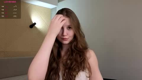 Snapshot of elizavetta_miller chatting on 11-19-25, 05:57 Lisa online show from 11-19-25, 05:57