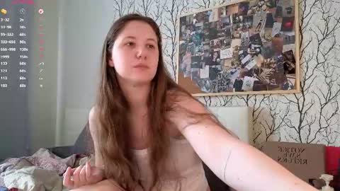 Snapshot of elizavetta_miller chatting on 06-14-26, 03:14 Lisa online show from 06-14-26, 03:14
