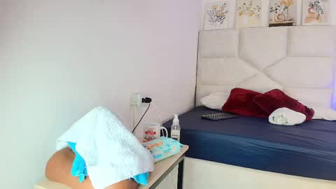 Snapshot of elizawiliamst chatting on 05-27-26, 12:02 Eliza online show from 05-27-26, 12:02