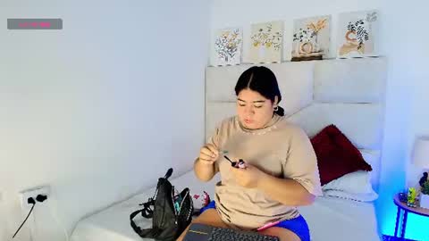 Snapshot of elizawiliamst chatting on 06-12-26, 12:15 Eliza online show from 06-12-26, 12:15