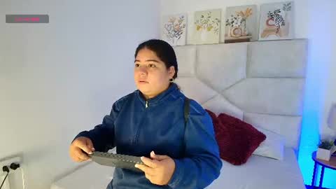 Snapshot of elizawiliamst chatting on 07-10-26, 11:46 Eliza online show from 07-10-26, 11:46