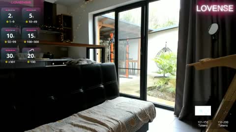 Eliz                               online show from 03-31-26, 09:32