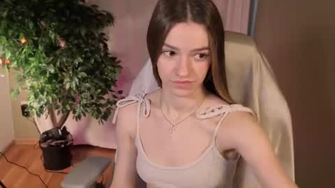 elizzza_ online show from 07-11-26, 05:21