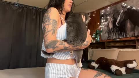 Ella online show from 05-21-26, 02:13