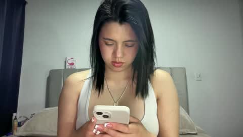 Snapshot of ella_aq chatting on 01-17-25, 05:00 Ella online show from 01-17-25, 05:00