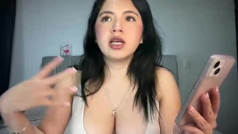 Snapshot of ella_aq chatting on 10-01-25, 05:35 Ella online show from 10-01-25, 05:35