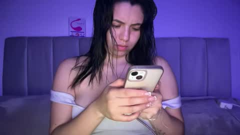 Snapshot of ella_aq chatting on 10-28-25, 05:44 Ella online show from 10-28-25, 05:44