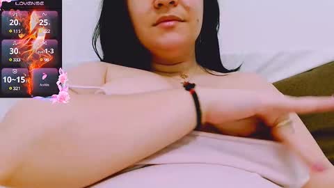 Snapshot of ella_diamonds chatting on 03-11-25, 09:04 Ella online show from 03-11-25, 09:04