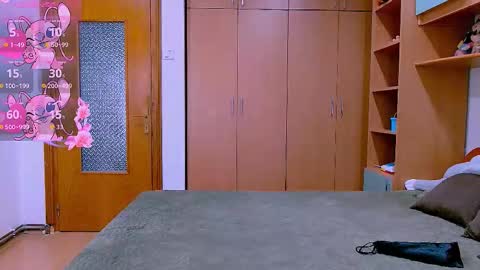 Snapshot of ella_diamonds chatting on 11-03-25, 06:47 Ella online show from 11-03-25, 06:47