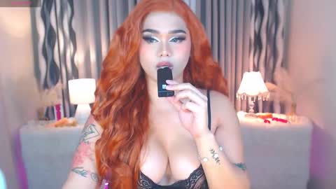 HI ITS ME ELLA online show from 12-14-25, 04:40