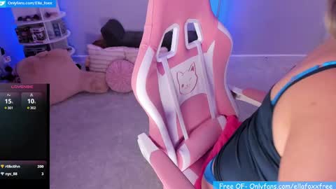 Snapshot of ella_foxx chatting on 03-05-25, 02:36 ella_foxx online show from 03-05-25, 02:36