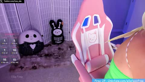 Snapshot of ella_foxx chatting on 10-24-25, 04:53 ella_foxx online show from 10-24-25, 04:53