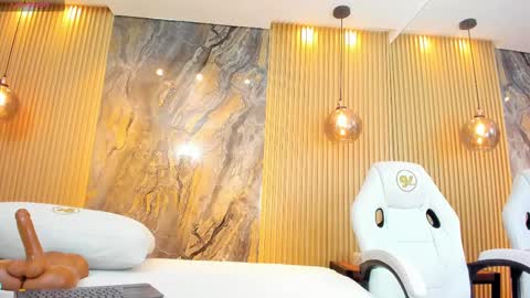 ella harper online show from 02-18-25, 05:20