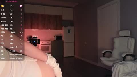 Snapshot of ella_lee15 chatting on 09-15-25, 02:44 Lee online show from 09-15-25, 02:44