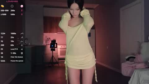 Snapshot of ella_lee15 chatting on 09-23-25, 02:25 Lee online show from 09-23-25, 02:25