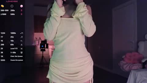 Snapshot of ella_lee15 chatting on 09-24-25, 02:26 Lee online show from 09-24-25, 02:26