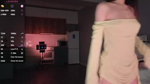 Snapshot of ella_lee15 chatting on 10-31-25, 02:45 Lee online show from 10-31-25, 02:45