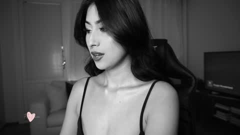 Snapshot of ella_owen chatting on 01-11-25, 12:29 ELLA OWEN online show from 01-11-25, 12:29