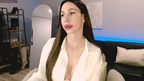 Ella online show from 05-30-26, 05:48