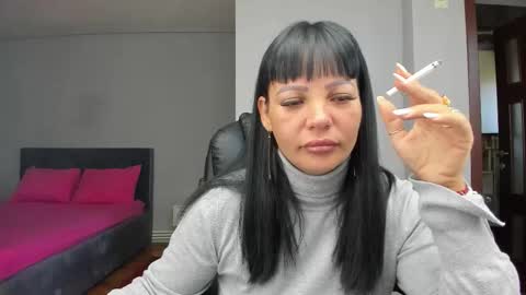 Ella online show from 10-22-25, 10:04