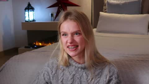 Snapshot of ella_twinkle chatting on 12-01-24, 05:57 Ella online show from 12-01-24, 05:57