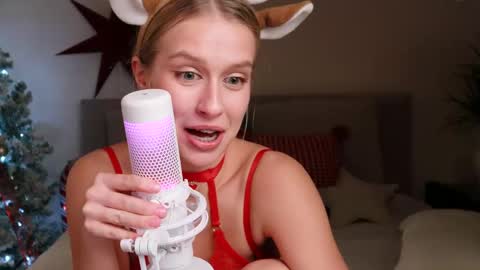 Snapshot of ella_twinkle chatting on 12-13-24, 01:26 Ella online show from 12-13-24, 01:26