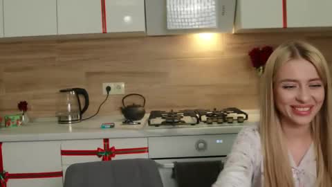 Snapshot of ella_twinkle chatting on 12-18-24, 06:57 Ella online show from 12-18-24, 06:57