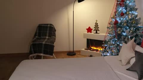 Snapshot of ella_twinkle chatting on 12-20-24, 07:28 Ella online show from 12-20-24, 07:28