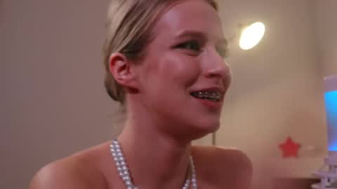 Snapshot of ella_twinkle chatting on 01-18-25, 01:52 Ella online show from 01-18-25, 01:52