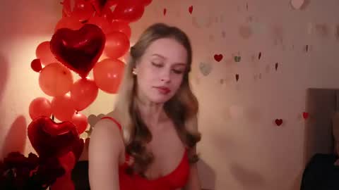 Snapshot of ella_twinkle chatting on 02-14-25, 07:33 Ella online show from 02-14-25, 07:33