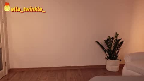 Snapshot of ella_twinkle chatting on 09-14-25, 06:18 Ella online show from 09-14-25, 06:18