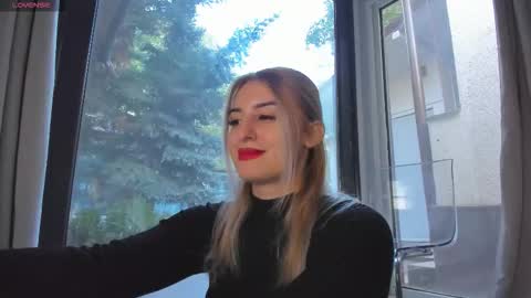 Snapshot of ella_vee chatting on 10-01-25, 05:02 ella_vee online show from 10-01-25, 05:02