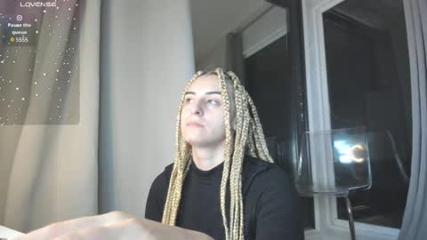 Snapshot of ella_vee chatting on 10-24-25, 03:03 ella_vee online show from 10-24-25, 03:03