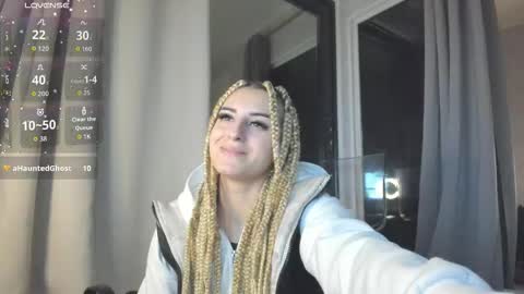 Snapshot of ella_vee chatting on 10-25-25, 03:14 ella_vee online show from 10-25-25, 03:14