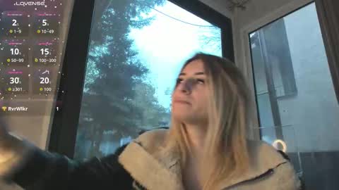 Snapshot of ella_vee chatting on 11-16-25, 06:08 ella_vee online show from 11-16-25, 06:08